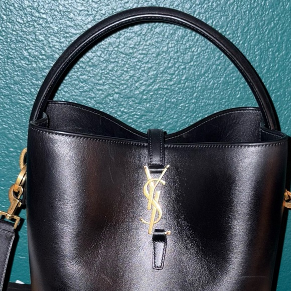 Saint Laurent Shiny Black Leather Le 37 Bucket Bag - Picture 6 of 6